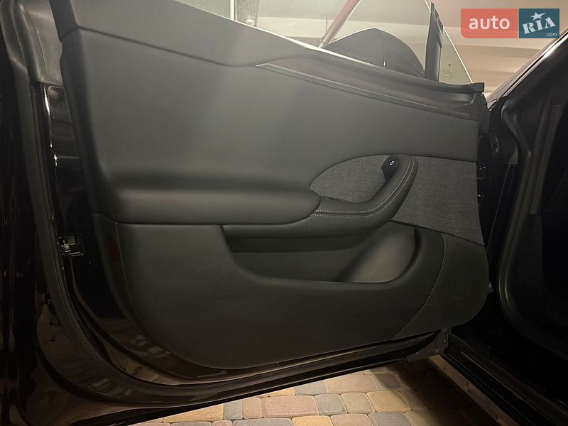 Лифтбек Tesla Model S 2023 в Киеве