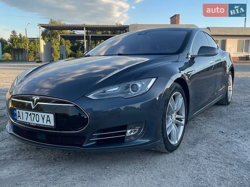 Лифтбек Tesla Model S 2015 в Каменец-Подольском