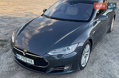Лифтбек Tesla Model S 2015 в Каменец-Подольском