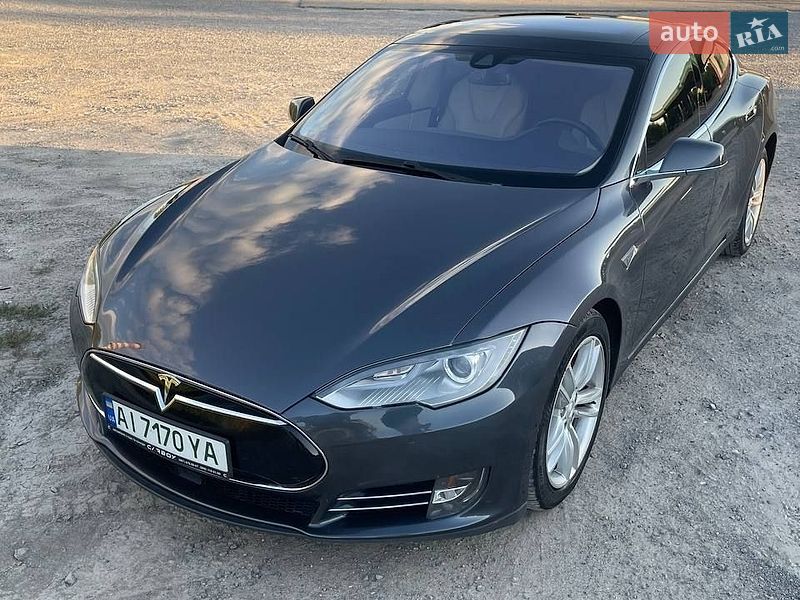 Лифтбек Tesla Model S 2015 в Каменец-Подольском