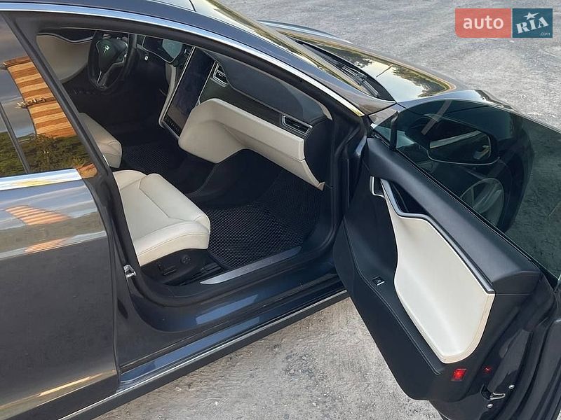 Лифтбек Tesla Model S 2015 в Каменец-Подольском