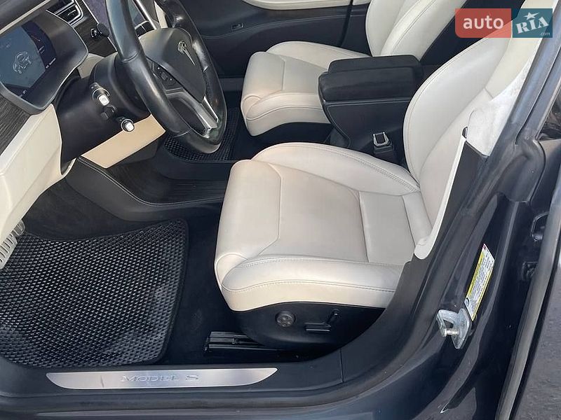 Лифтбек Tesla Model S 2015 в Каменец-Подольском