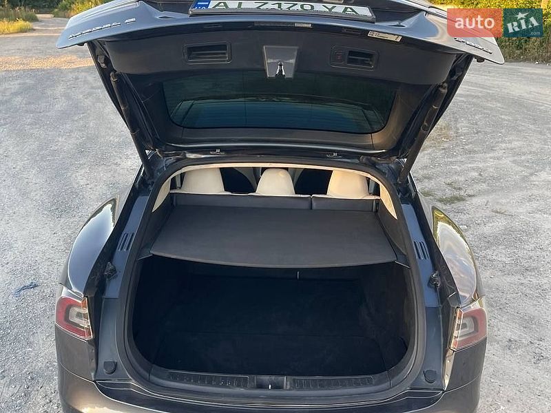 Лифтбек Tesla Model S 2015 в Каменец-Подольском