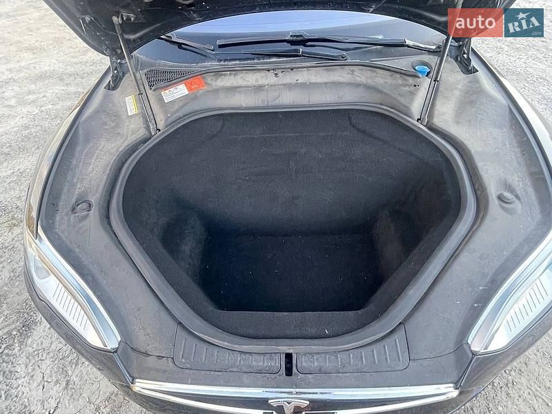 Лифтбек Tesla Model S 2015 в Каменец-Подольском