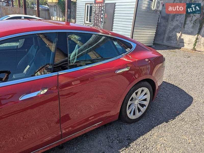Ліфтбек Tesla Model S 2016 в Вінниці
