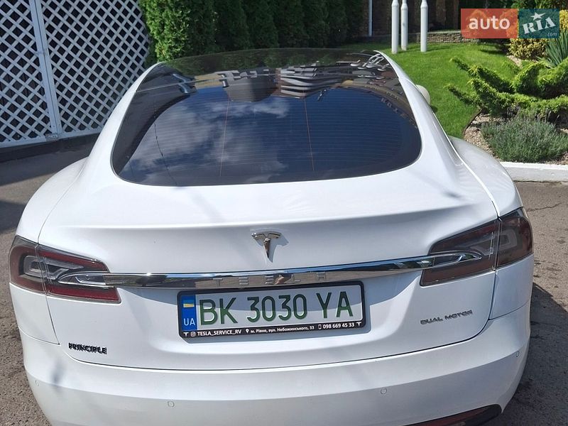 Лифтбек Tesla Model S 2020 в Ровно