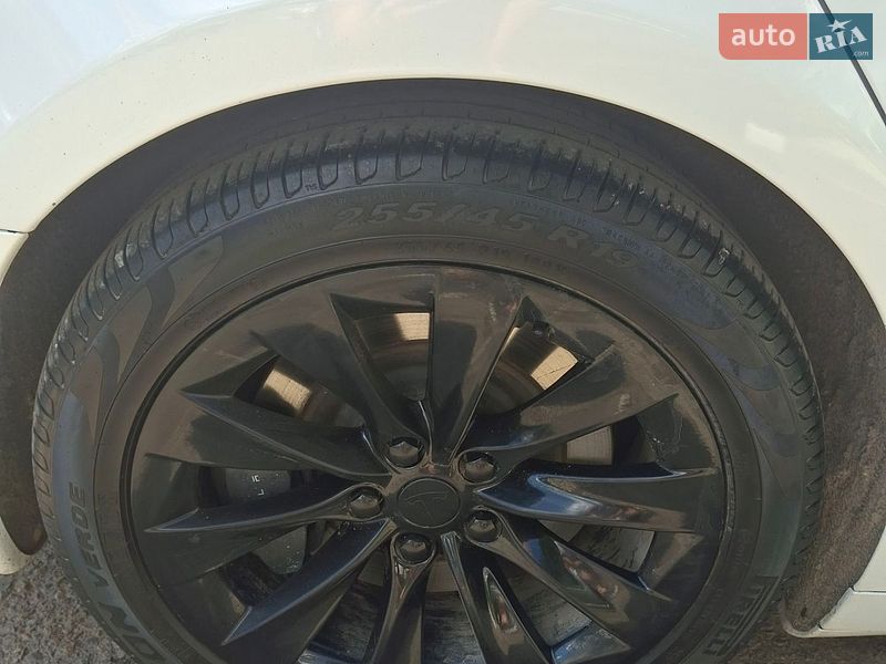 Лифтбек Tesla Model S 2020 в Ровно