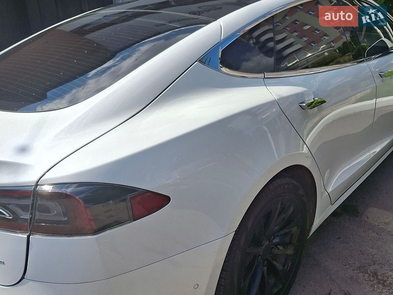 Лифтбек Tesla Model S 2020 в Ровно
