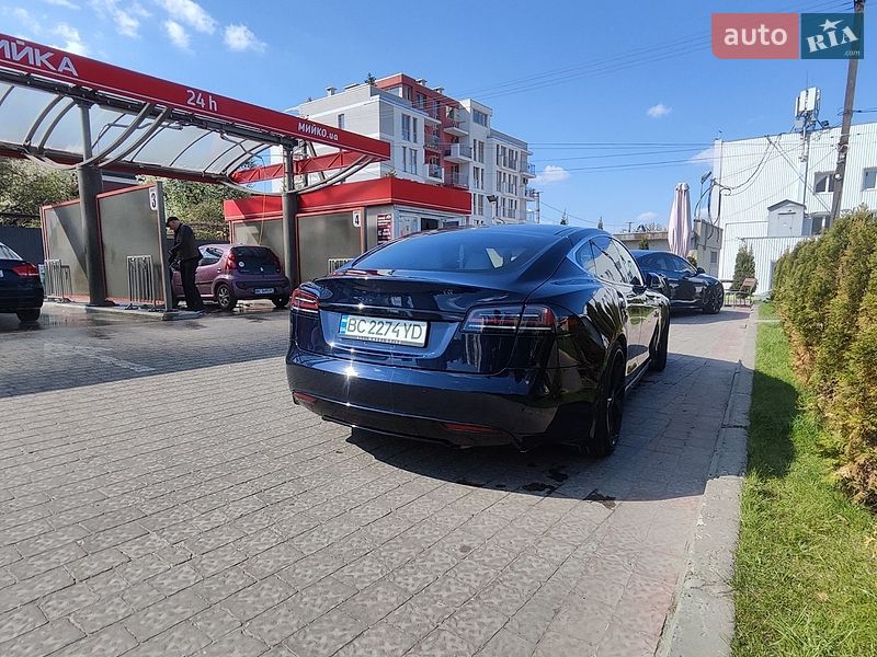 Ліфтбек Tesla Model S 2015 в Львові