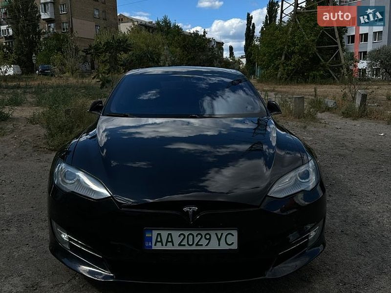 Ліфтбек Tesla Model S 2014 в Києві