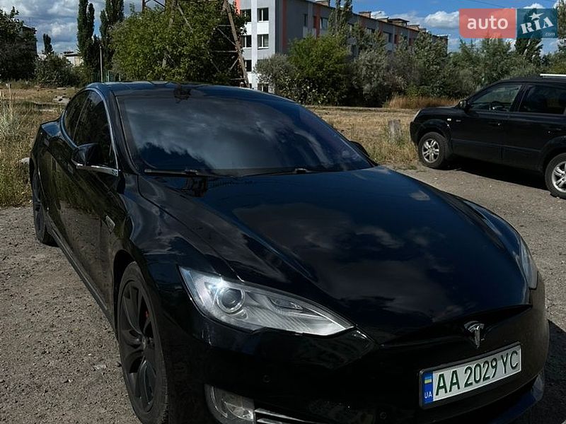 Ліфтбек Tesla Model S 2014 в Києві