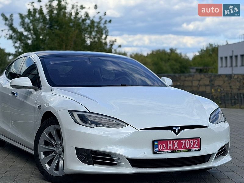 Лифтбек Tesla Model S 2017 в Ровно