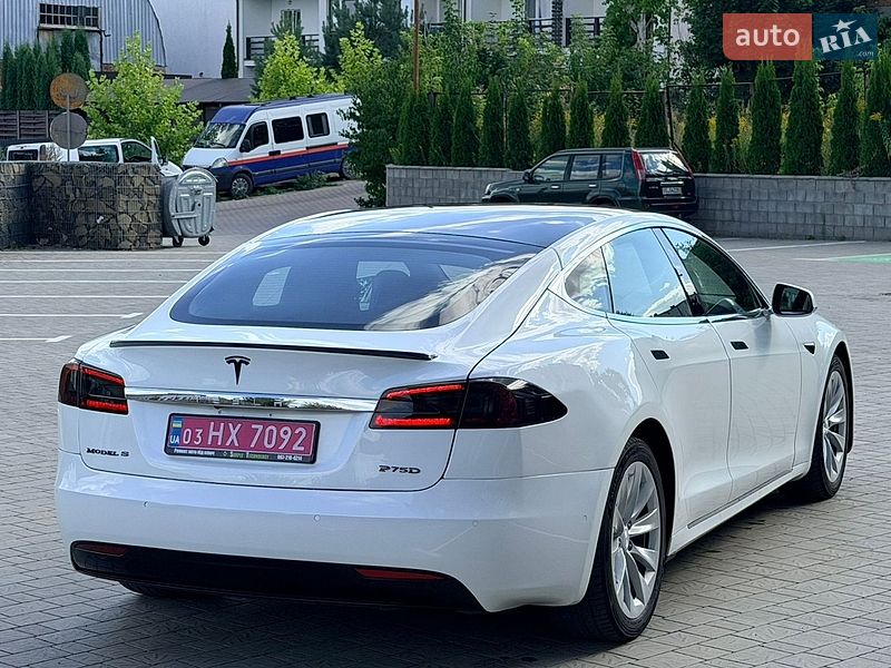 Лифтбек Tesla Model S 2017 в Ровно