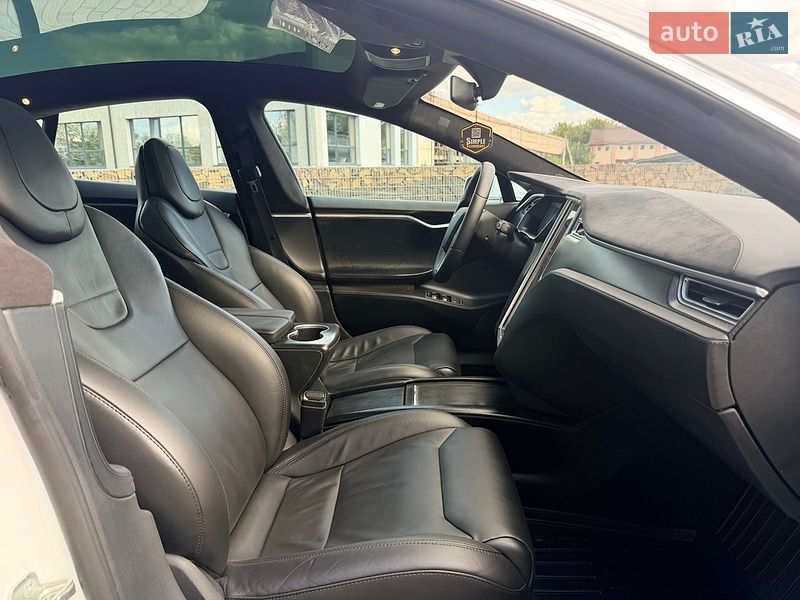 Лифтбек Tesla Model S 2017 в Ровно