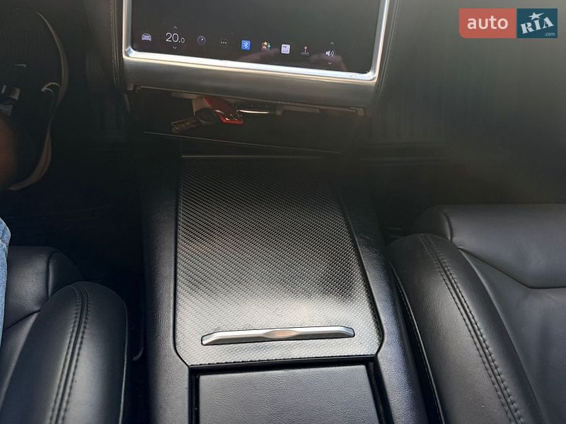 Лифтбек Tesla Model S 2017 в Ровно
