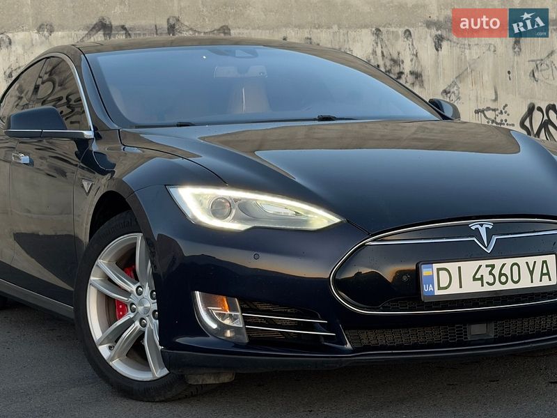 Tesla Model S 2015