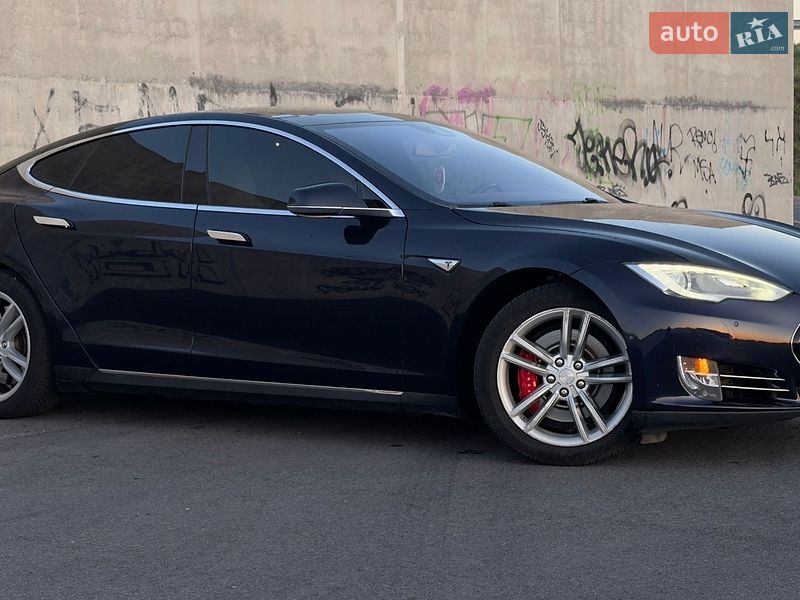 Лифтбек Tesla Model S 2015 в Львове
