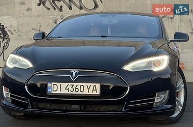 Лифтбек Tesla Model S 2015 в Львове