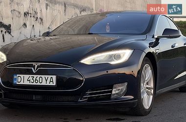 Лифтбек Tesla Model S 2015 в Львове