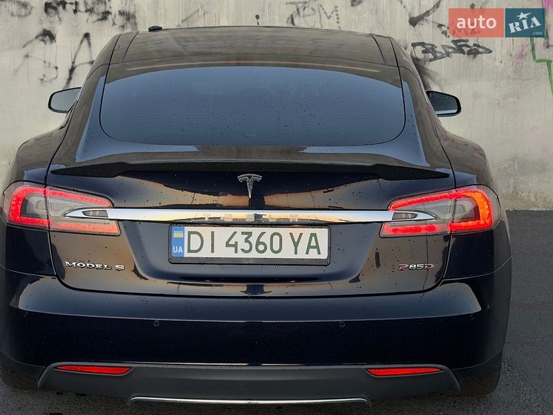 Лифтбек Tesla Model S 2015 в Львове