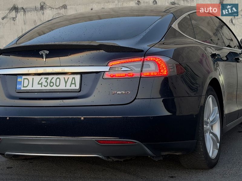 Лифтбек Tesla Model S 2015 в Львове