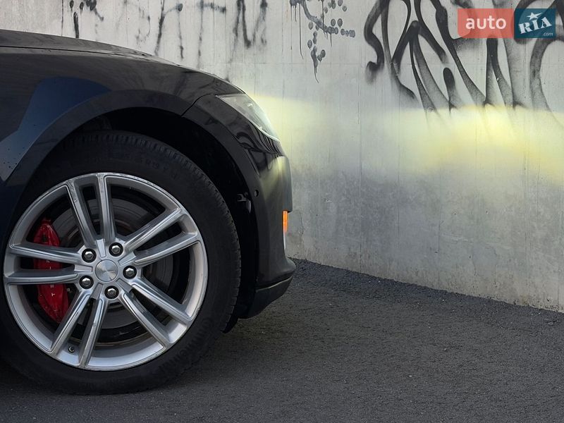Лифтбек Tesla Model S 2015 в Львове