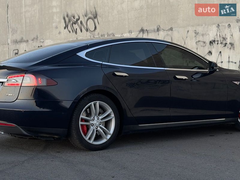 Лифтбек Tesla Model S 2015 в Львове