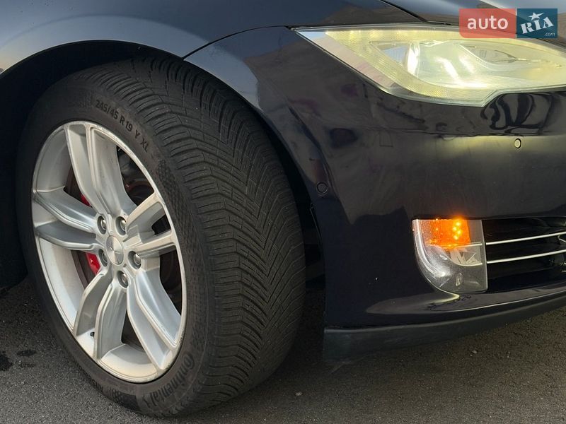 Лифтбек Tesla Model S 2015 в Львове