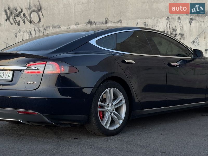 Лифтбек Tesla Model S 2015 в Львове