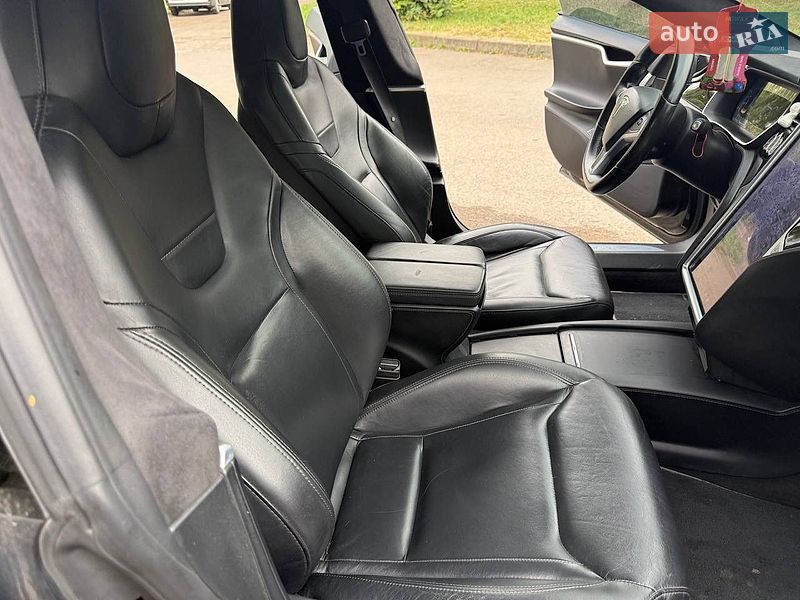 Ліфтбек Tesla Model S 2016 в Рівному