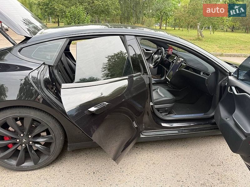 Ліфтбек Tesla Model S 2016 в Рівному