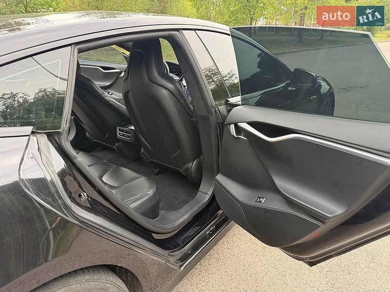 Ліфтбек Tesla Model S 2016 в Рівному