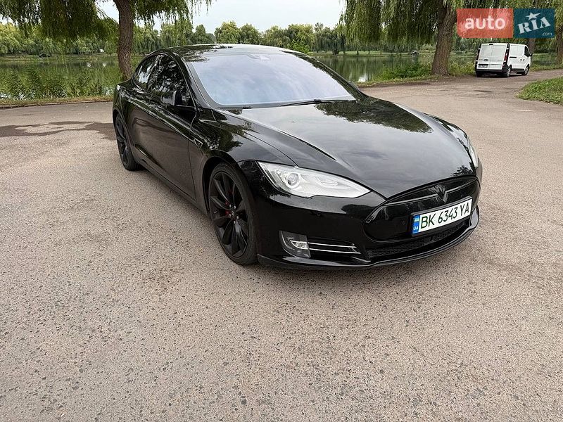 Ліфтбек Tesla Model S 2016 в Рівному