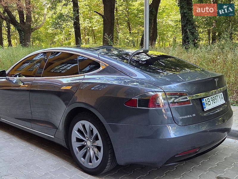 Лифтбек Tesla Model S 2018 в Виннице