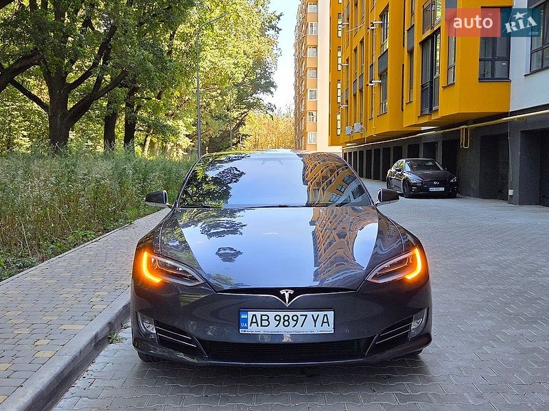 Лифтбек Tesla Model S 2018 в Виннице