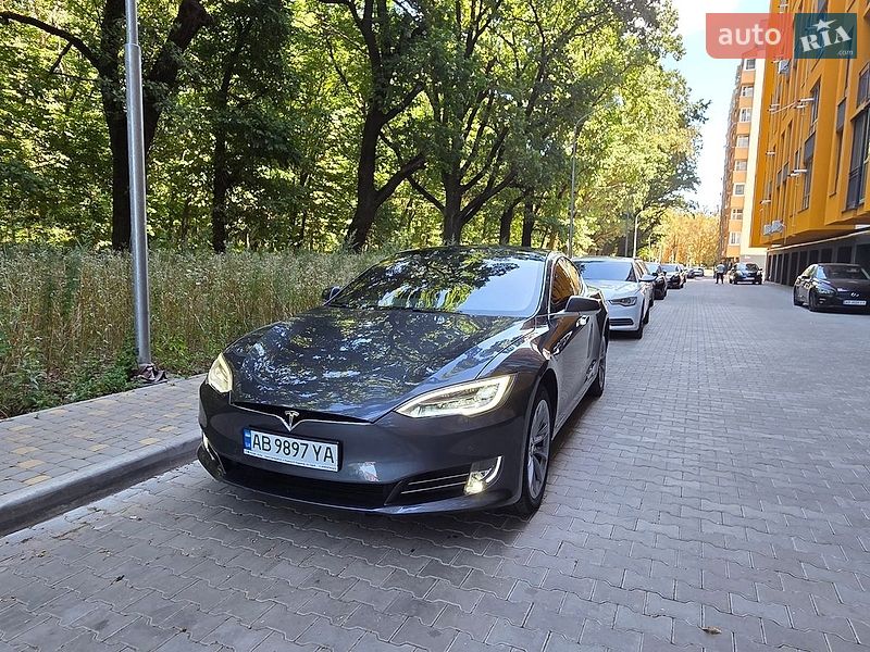 Лифтбек Tesla Model S 2018 в Виннице