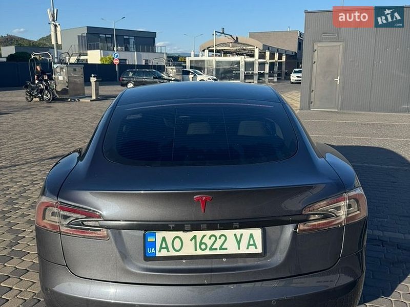 Ліфтбек Tesla Model S 2015 в Мукачевому