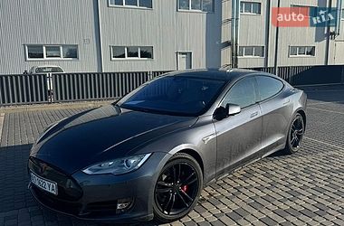 Лифтбек Tesla Model S 2015 в Мукачево Лифтбек Tesla Model S 2015 в Мукачево