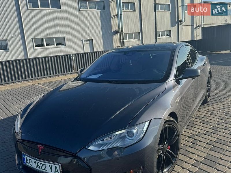 Ліфтбек Tesla Model S 2015 в Мукачевому