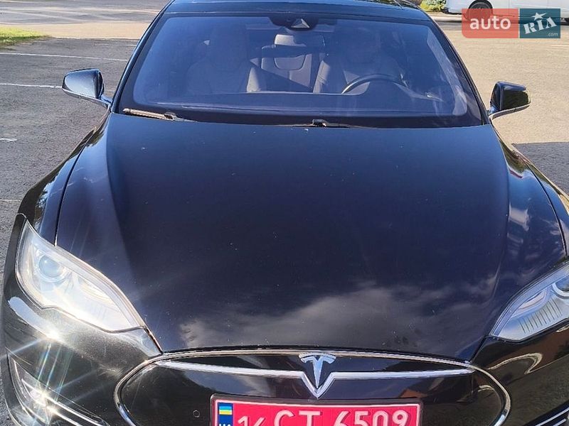 Ліфтбек Tesla Model S 2016 в Івано-Франківську