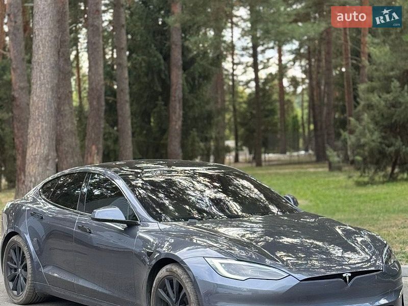 Лифтбек Tesla Model S 2023 в Киеве