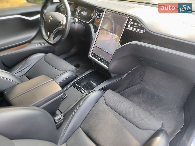 Ліфтбек Tesla Model S 2018 в Києві