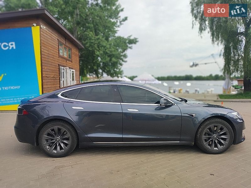 Ліфтбек Tesla Model S 2018 в Києві