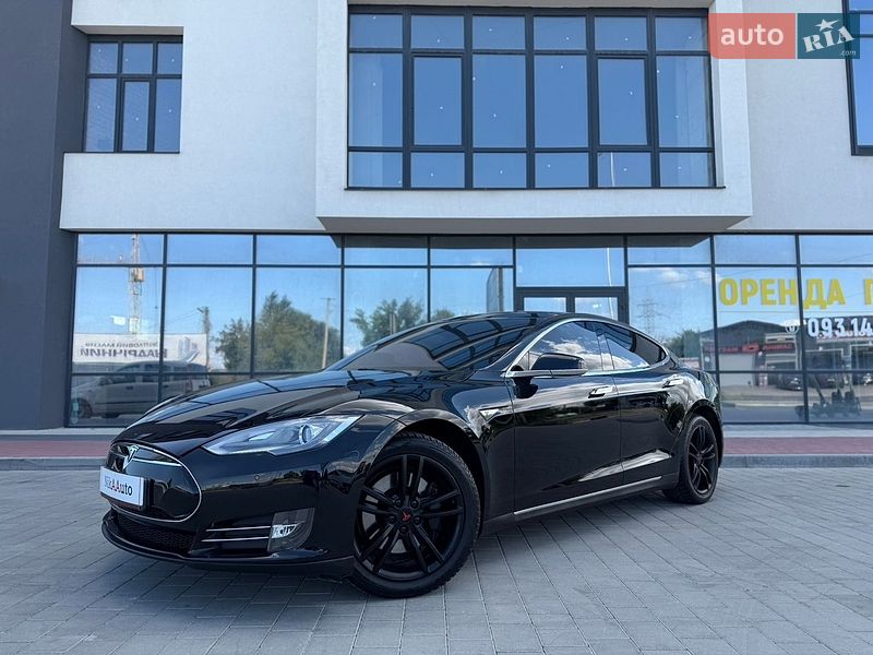 Ліфтбек Tesla Model S 2015 в Івано-Франківську