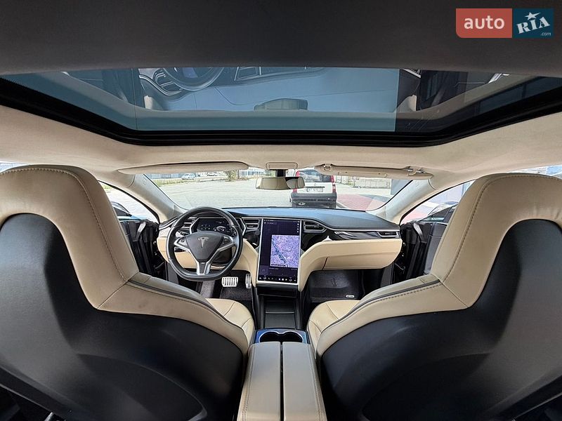 Ліфтбек Tesla Model S 2015 в Івано-Франківську