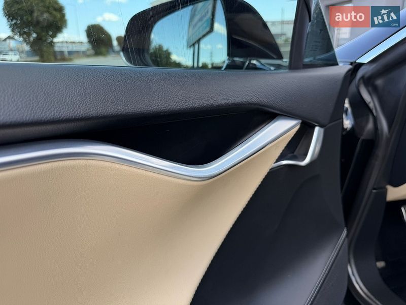 Ліфтбек Tesla Model S 2015 в Івано-Франківську