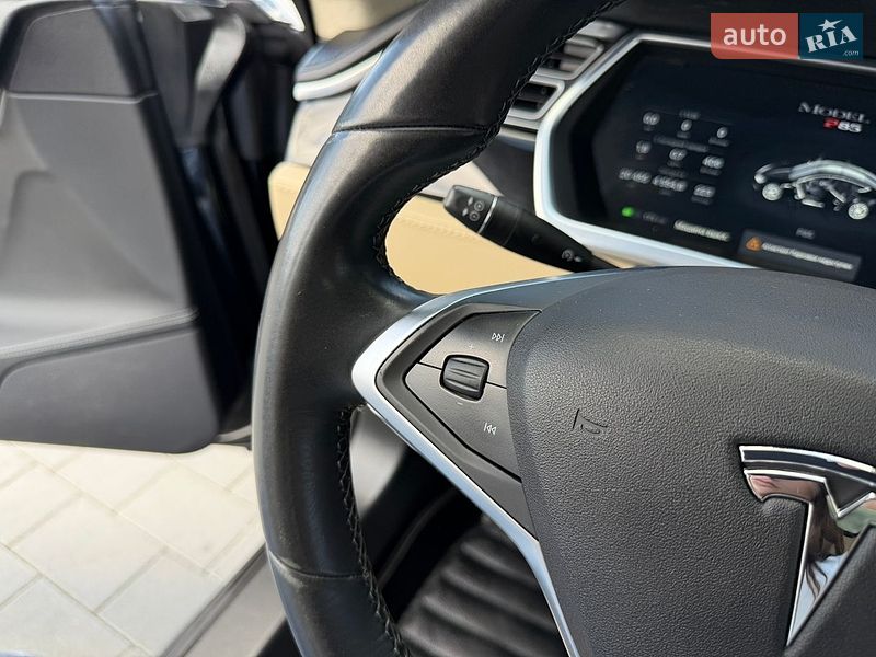 Ліфтбек Tesla Model S 2015 в Івано-Франківську