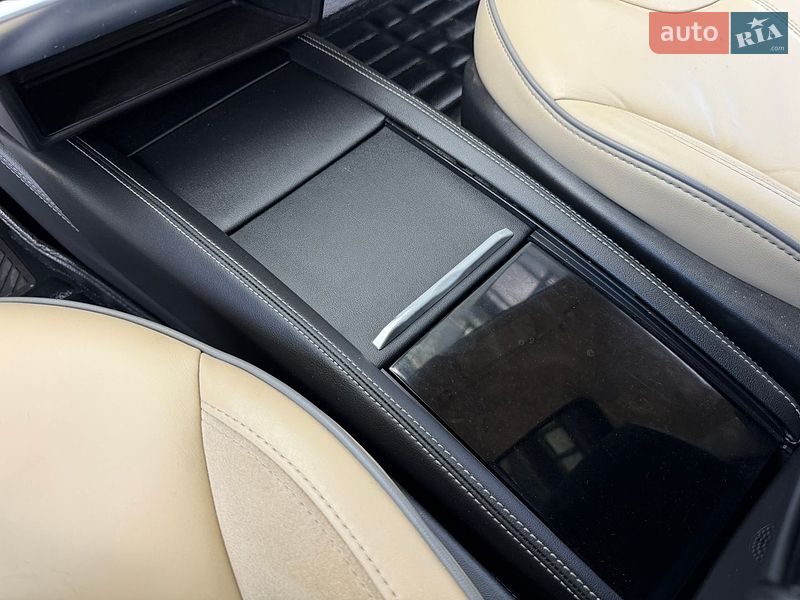 Ліфтбек Tesla Model S 2015 в Івано-Франківську