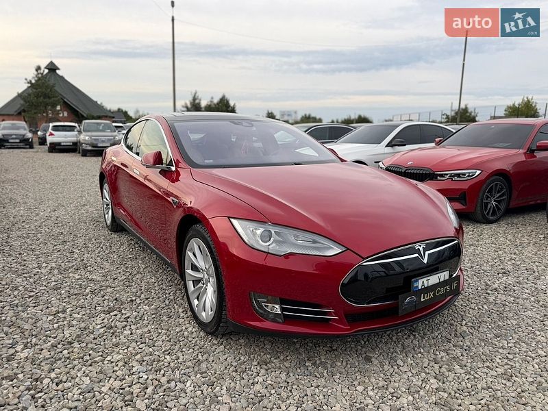 Лифтбек Tesla Model S 2016 в Ивано-Франковске