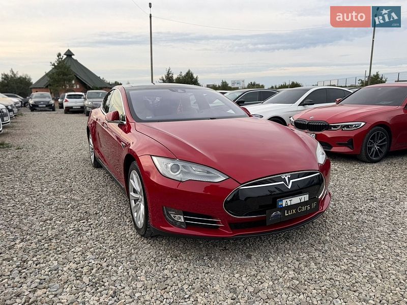 Лифтбек Tesla Model S 2016 в Ивано-Франковске